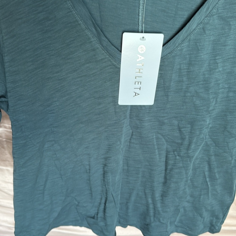 Athleta essential slub  V-Neck Short Sleeve Tee in Eden